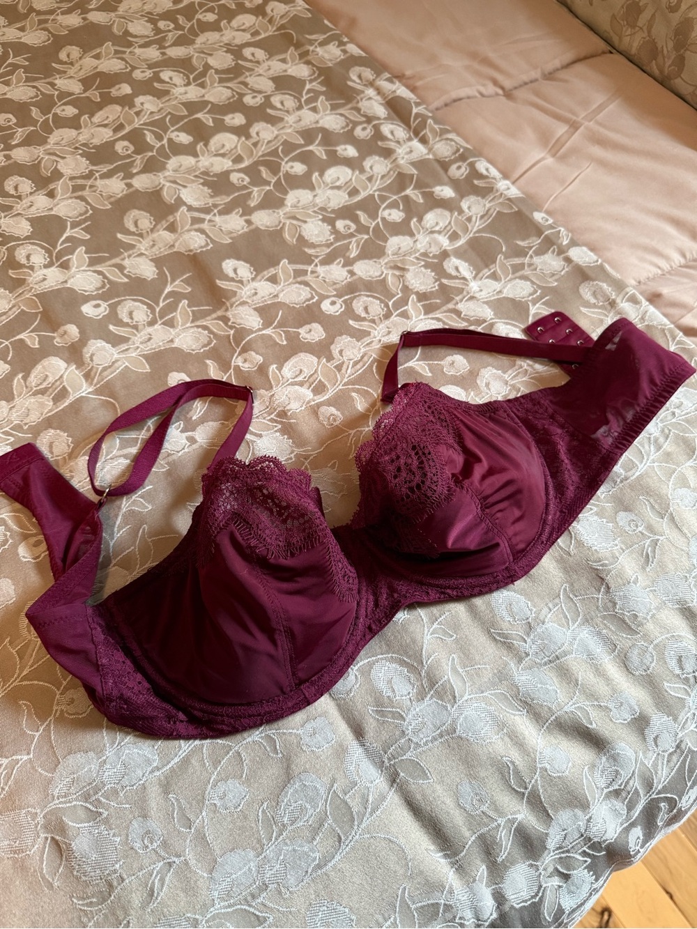 Victoria’s Secret, Wicked balconet bra, burgundy 38C, fully adjustable straps.
